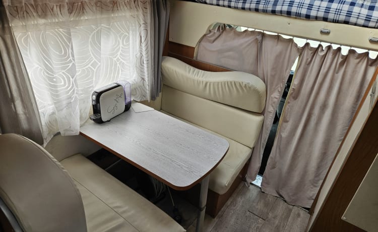 Giotto – Camping-car mansardé Giottiline 6 places 
