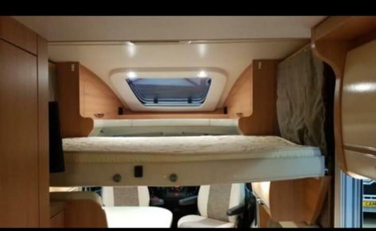 Mooie ruime comfortable fijne compleet ingerichte 4 persoons camper