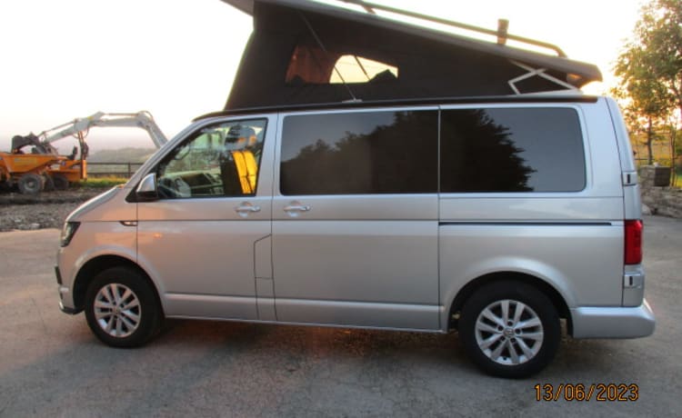 Pistol 2 – 4-persoons Volkswagen campervan uit 2016