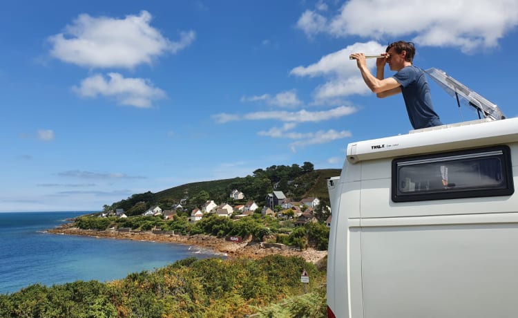 Boxer XL voor lange mensen, surfcamper met grote garage 