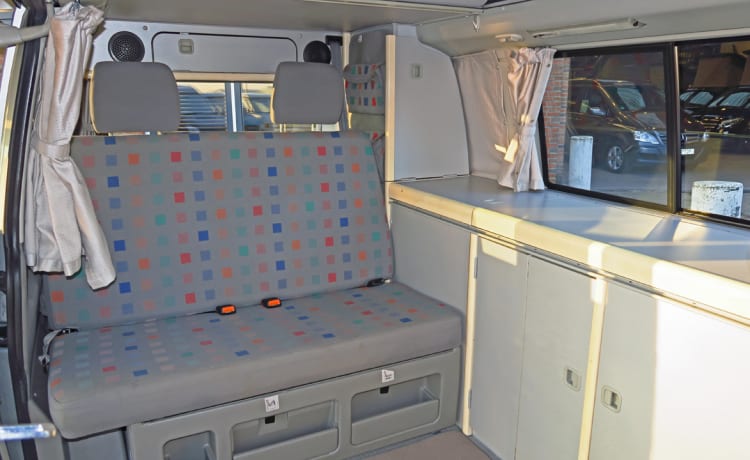 The last real Bulli – Volkswagen T4 California für 4 Personen mit Hubdach