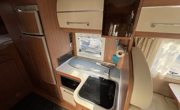 Stonecreek – Rimor Nemho camper alcova per 5 persone costruito nel 2011 Completamente attrezzato!