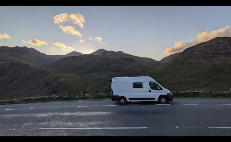 Cooper The Van.  – 2 berth Citroën bus from 2013