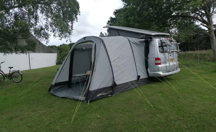 Camping-car VW 4 places automatique - entièrement assuré et prêt à partir en exploration