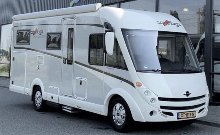 Luxe Familie Carthago integraal camper uit 2019 - 4 pers