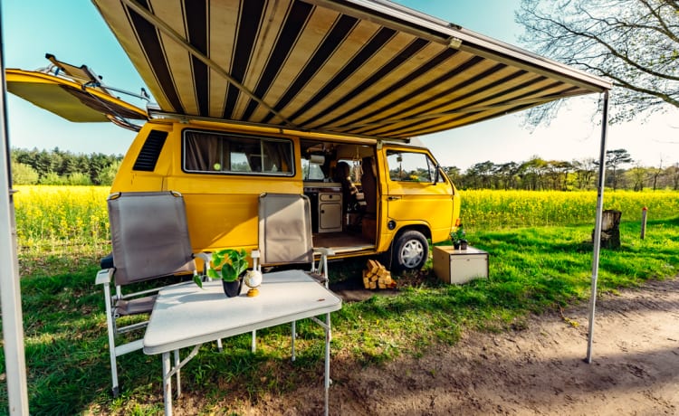 Simba – Geel retro volkswagenbusje met hefdak max 4P