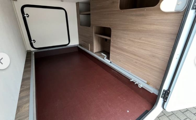 Carado i447 pro 4 persoons camper met automaat spiksplinternieuw 