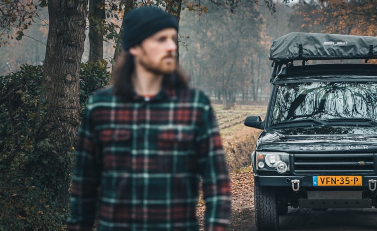 WOLF V8 – Adventure & freedom with a Land Rover with roof tent!