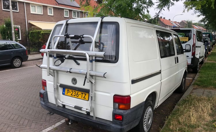 Cozy Volkswagen T4 camper from 2000