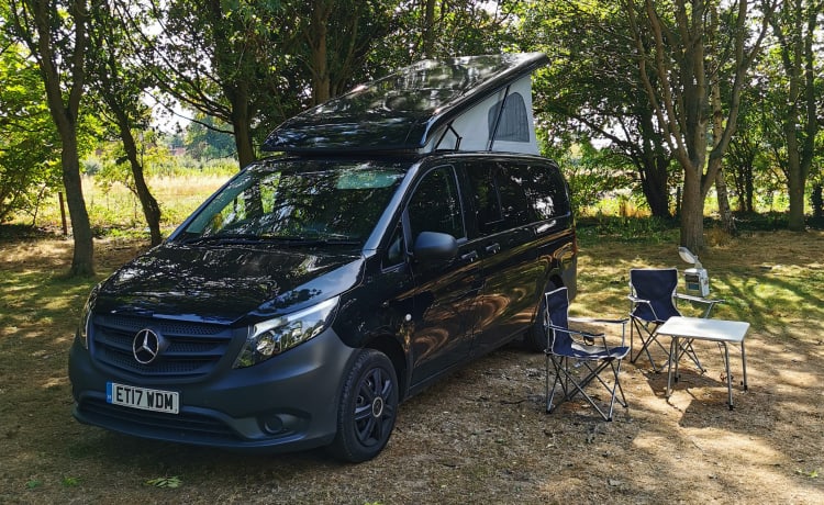 Mercedes Campervan mit Aufstelldach mit großer Küche + Toilette