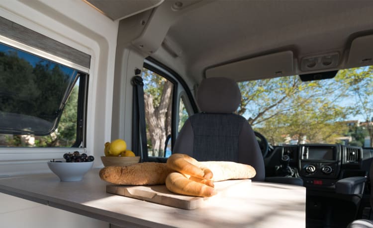 Tourne 6.4 – Camping-car Bus neuf à louer Peugeot Boxer