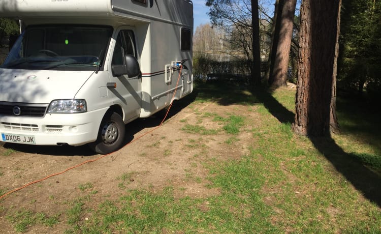 Buddy – "Buddy" est notre camping-car de qualité allemande, prêt à partir en vacances amusantes.