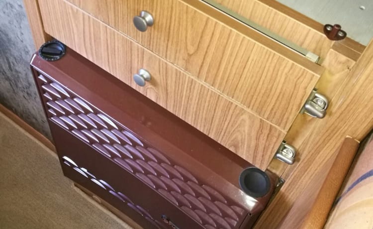 ANDREAF – MOTORHOME LAIKA LASERHOME 6 BEDDEN zonnepaneel