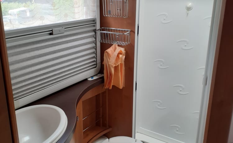 Bellissimo camper in affitto! Con un letto fisso e completamente arredato!