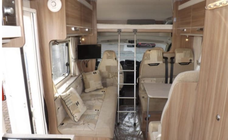 Special edition Lifestyle 696-Black edition – Swift Escape Lifestyle 696 mit 6 Schlafplätzen, Baujahr 2015, inklusive Versicherung und Pannenschutz