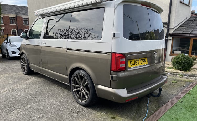 Stunning 2017 Volkswagen T6 camper! Pop up roof 4 berth