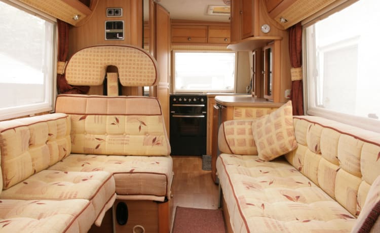 Molly – 2 posti letto Auto-Sleeper semi-integrati del 2007