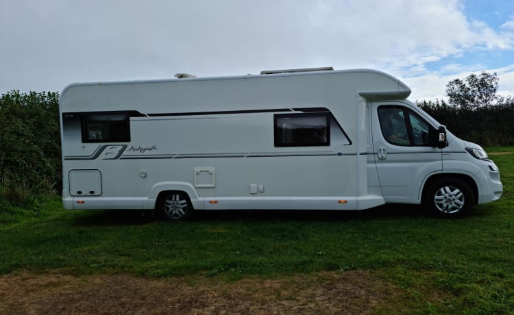 Cornish – Camping-car de luxe BAILEY Autograph 796 à 6 places - Tout compris*