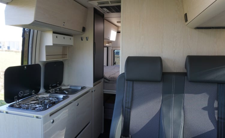 Avventura estiva con questo camper Tourne Mobil in edizione nera.