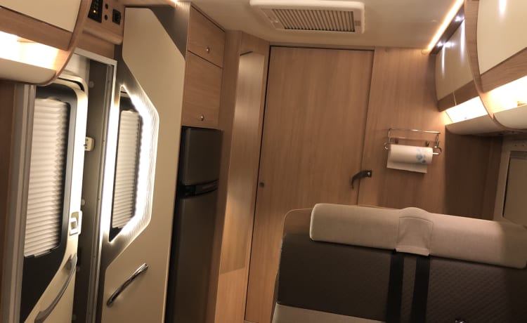 SB 740 – Ruime familie camper 2019 voor 5 personen