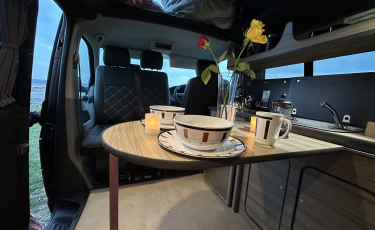 Sun Chaser – 4 berth Volkswagen campervan from 2011
