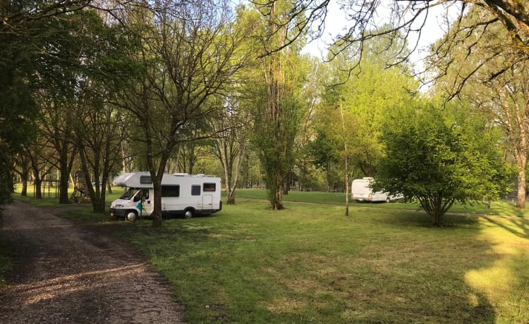 GERÄUMIGES SAUBERES FAMILY CAMPER GROSS UND BEQUEM MIT NESPRESSO ;)