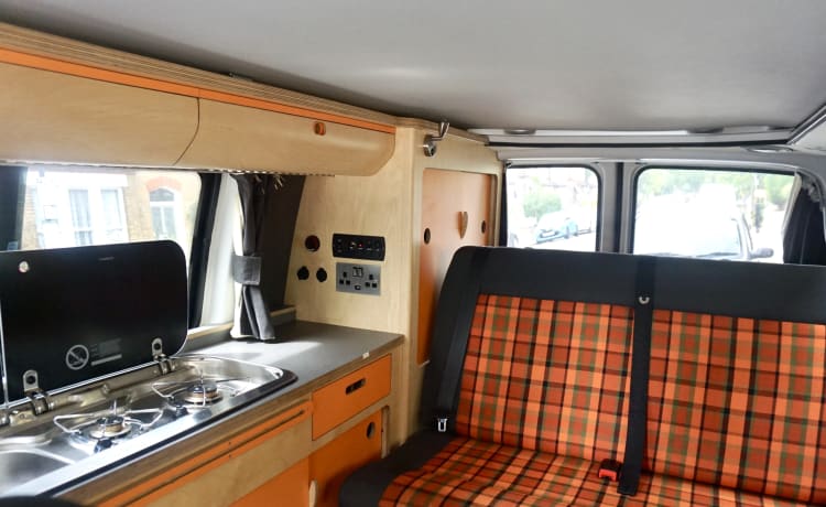 Monty – Perfect camper for get-aways great & small (4-berth VW, 2019) 