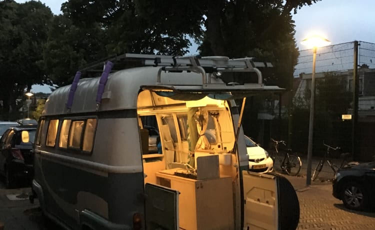 Madame Estafette – Geniet van het langzame leven met onze oldtimer Madame Estafette 