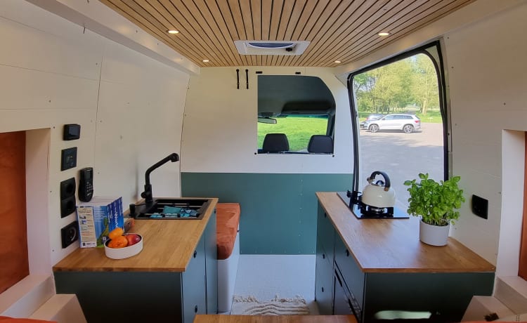 Stoere Volkswagen campervan uit 2013