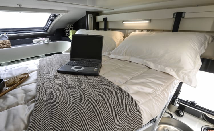 Atlas – 4 Berth 2021 luxe New Forest camper met grote garage