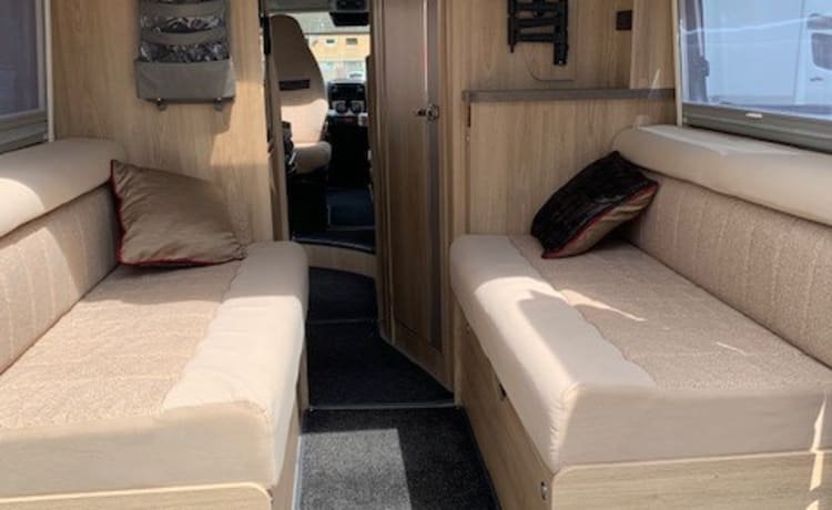 Platinum Camper – 2 adulti 1 bambino Lux Camper Eldiss CV40 ltd edition