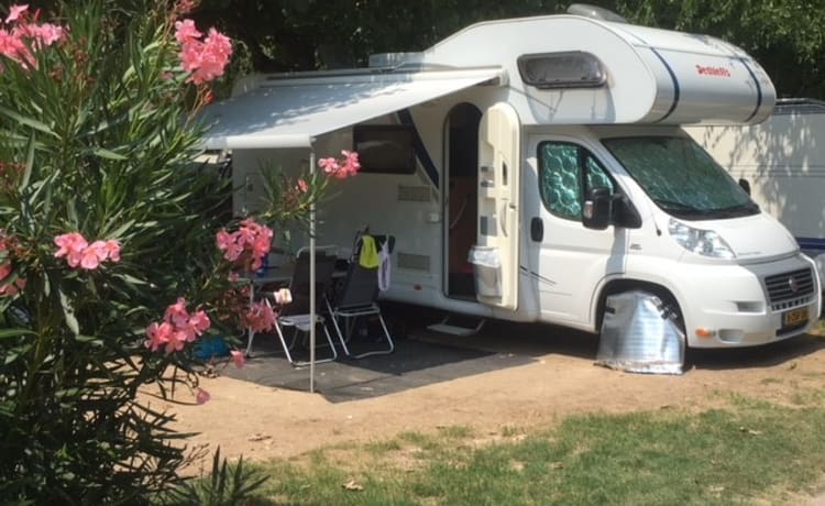 Dethleffs A5881 – Camping-car Dethleffs de luxe 6 personnes 2x Airco, Navi, lit superposé