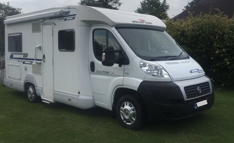 Auto_Roller 694 – 4 Berth Motorhome hire- Fully Insured