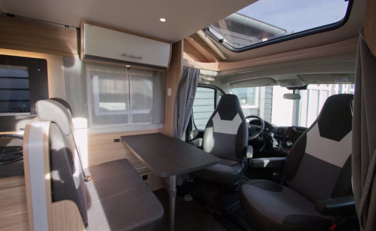 Sunlight T65 – Very nice, spacious 4-person Sunlight camper from 2023, lots of storage space.