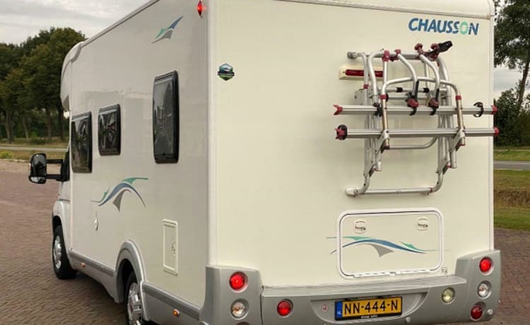 Ruime 4 persoons Fiat Camper Chausson Flash met Frans bed & hef bed