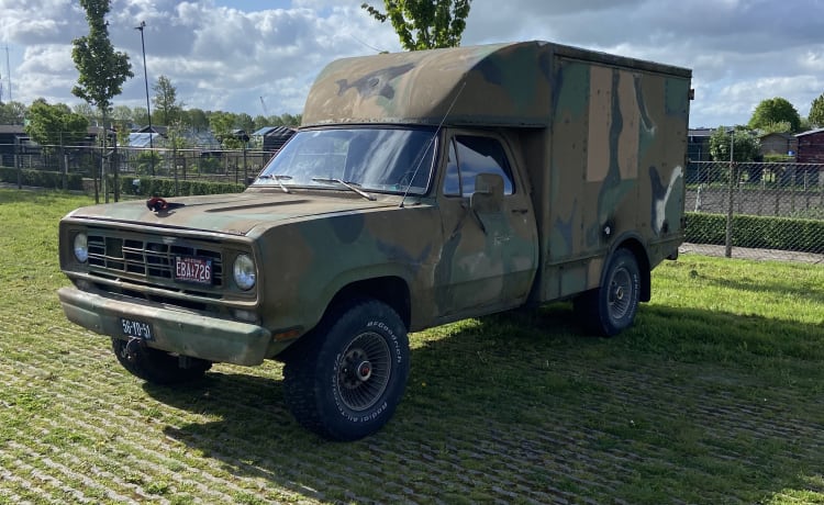 pieuwerauto – Dodge box/ambulance uit 1976