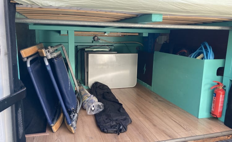 Ed – Stylish self-built camper L3H2