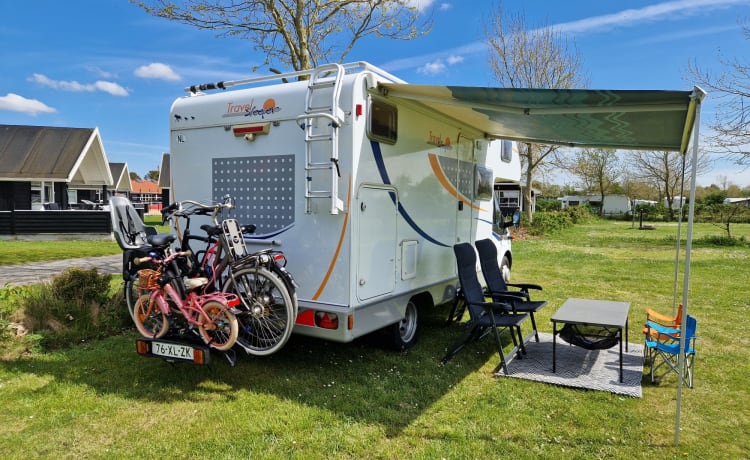 Ons huisje op wielen – Alkoof Camper - 5 personen