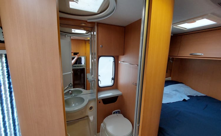 Complete luxury motorhome, 5 persons