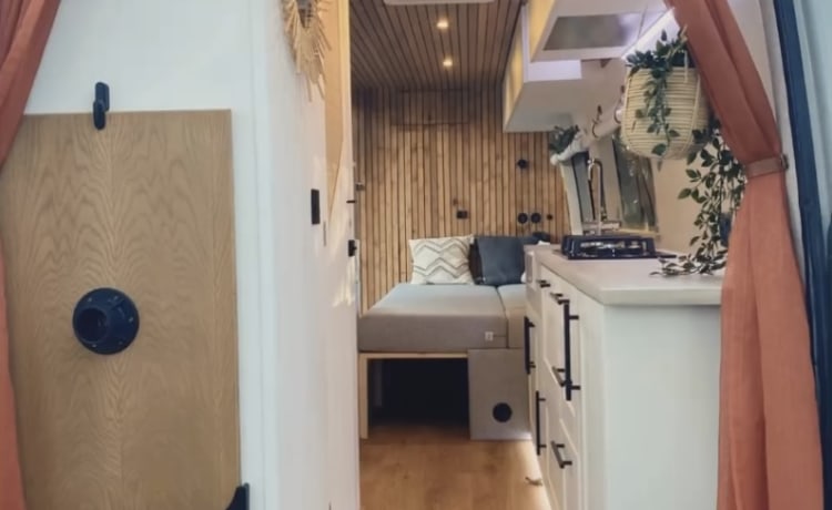 Harlow – Un nuovo Luxury Camper Off-grid, Accogliente e moderno