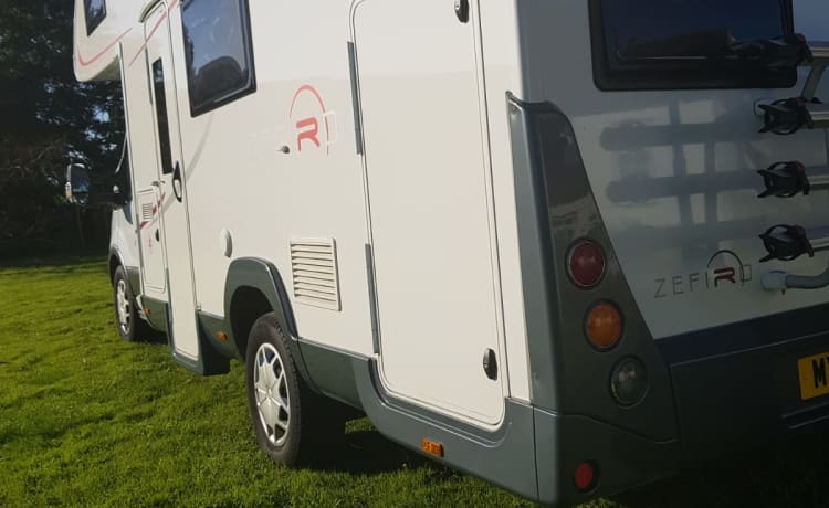 Ford Zefiro 675 – 6 couchettes avec 6 sièges ceinturés - Camping-car dans l'Essex