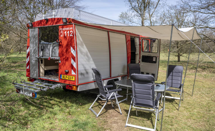 Leonardus – Leonardus 'Feuerwehrcamper' Mercedes 4-p