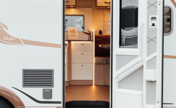 Camping-car semi-intégré de luxe 4p Bürstner à partir de 2021