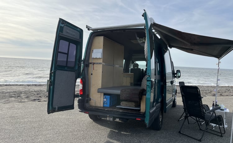 Green cruiser – 2p Renault Master camperbus