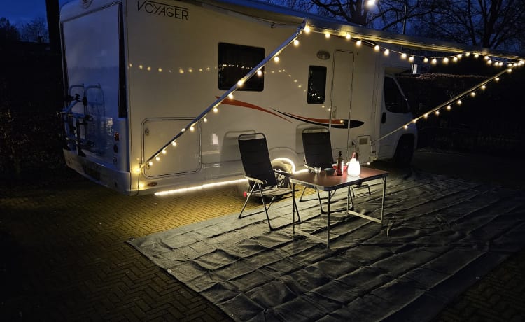 Voyager – onberispelijke 4p semi-integrated camper uit 2017