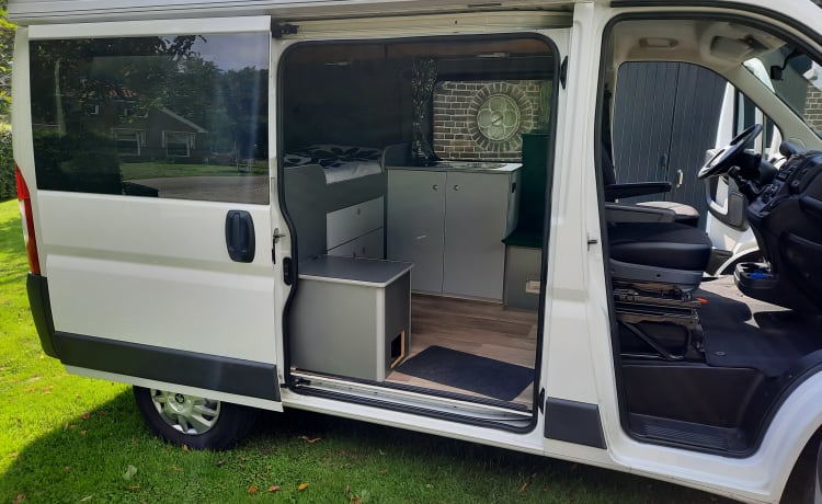 Peugeot boxer with fixed bed and large lifting roof