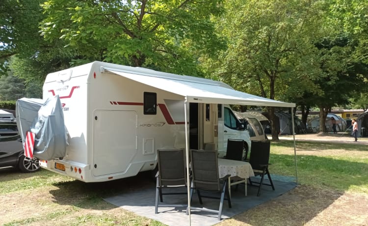 Camper Bolletje – Luxe 4p Roller Team semi-intégré à partir de 2020