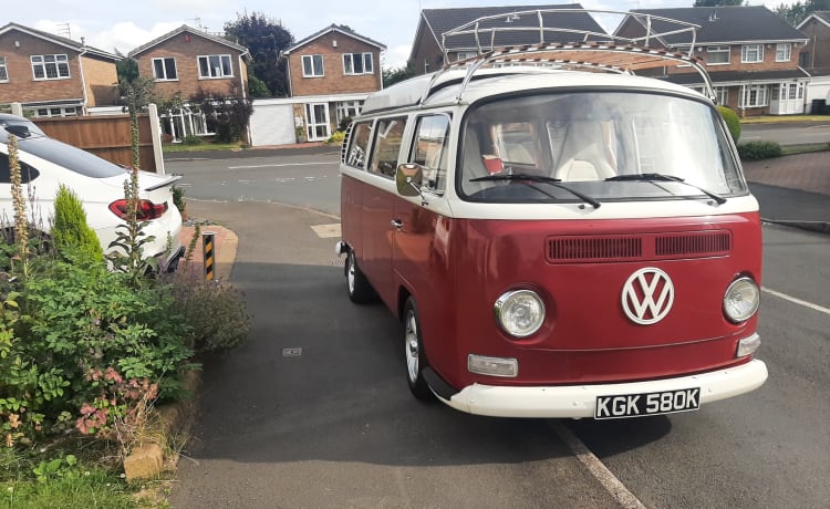 Poppy – Volkswagen Wohnmobil mit 2 Schlafplätzen aus dem Jahr 1971