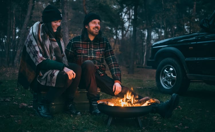 Freely – Land Rover + spacious roof tent