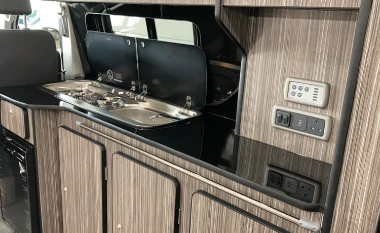 Dora – Camper VW moderno ed elegante appena convertito